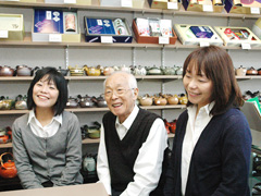 代表取締役・矢嶋新平さん 長女・矢嶋裕子さん（写真左） 次女・遠藤庸代さん（写真右）