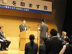 新規就職者を励ます会／「企業は人なり」と激励