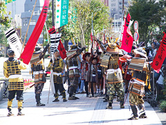 鎌倉街道武者行列／庁舎前で出陣式