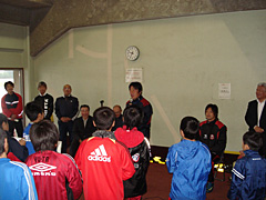 浜川競技場でサッカー教室／アルテ高崎の監督・選手が指導