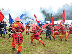 武田軍を撃退し勝ち鬨／箕輪城まつり