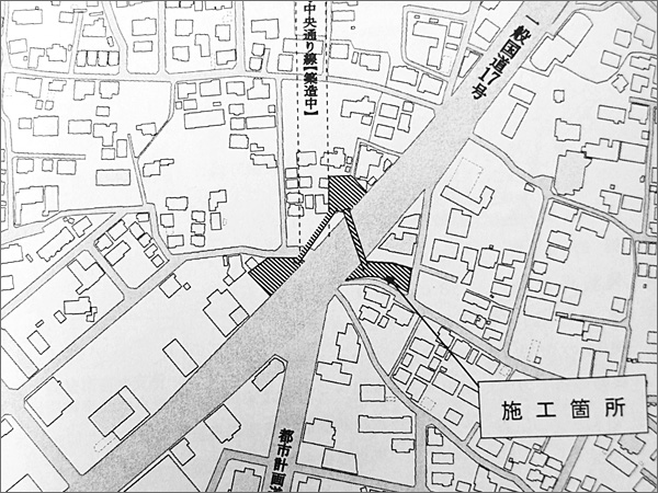 国道１７号問屋町入り口に歩道橋