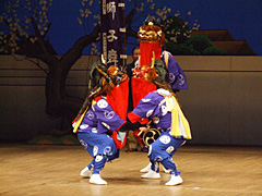 歴史ある高崎の獅子舞を披露