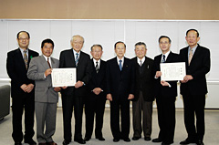 受賞者と松浦市長、中島教育長、文化財調査委員