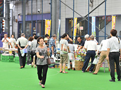 浅草の即売会に１万人来場／高崎産農産物ＰＲ