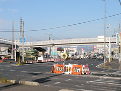 浜尻北横断歩道橋を設置