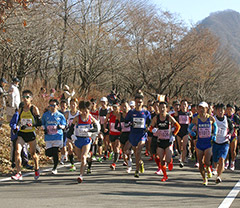 １４００人が疾走／榛名湖マラソン